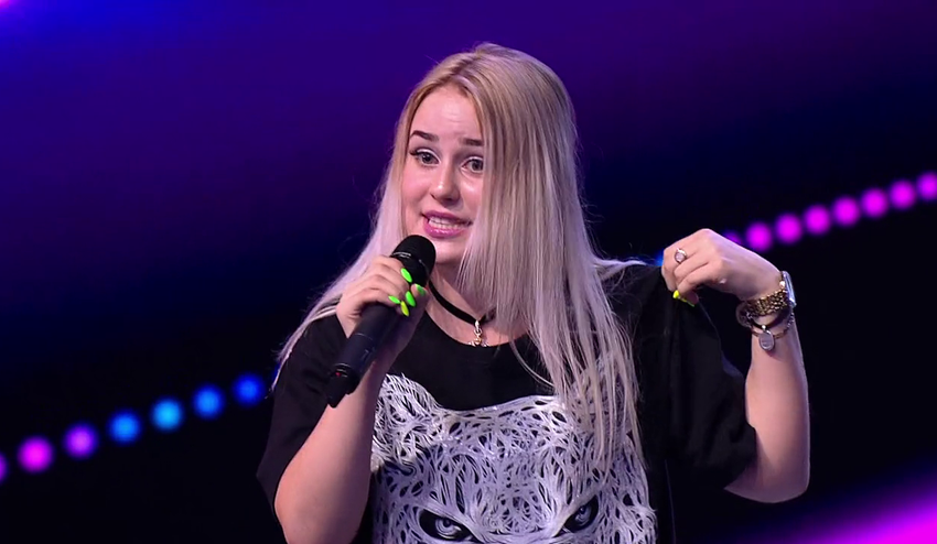 Nežná blondína šokovala: Vyzerá ako bábika, no otvorí ústa a je z nej drsná raperka!