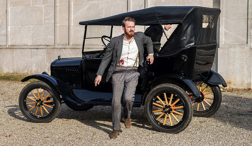 Hroziace nebezpečenstvo im škrtlo plány: Prečo v seriáli neuvidíte autá z roku 1890?