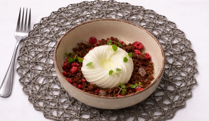 Kokosová panna cotta, kávový biskvit, kokosový gél a krém chantilly