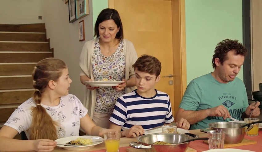 Deťom nikdy nevyhoviete: Lujza sa mohla pri obede aj rozkrájať, no úplne zbytočne...!