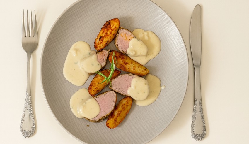 Bravčová panenka s baby zemiakmi a smotanovo-parmezánovou omáčkou