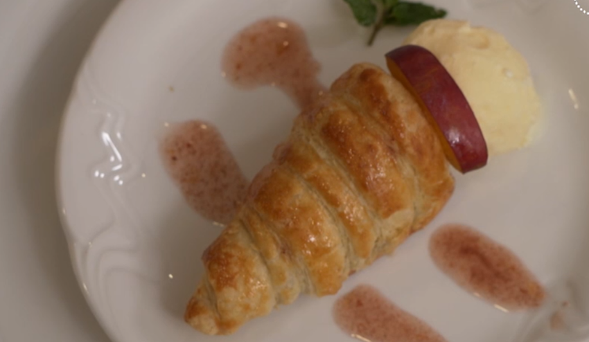 Dezert: S polomerom a priemerom tejto výšky a polomerom plášťa, budeš mať stred a zistíš, aký je tvoj vrchol