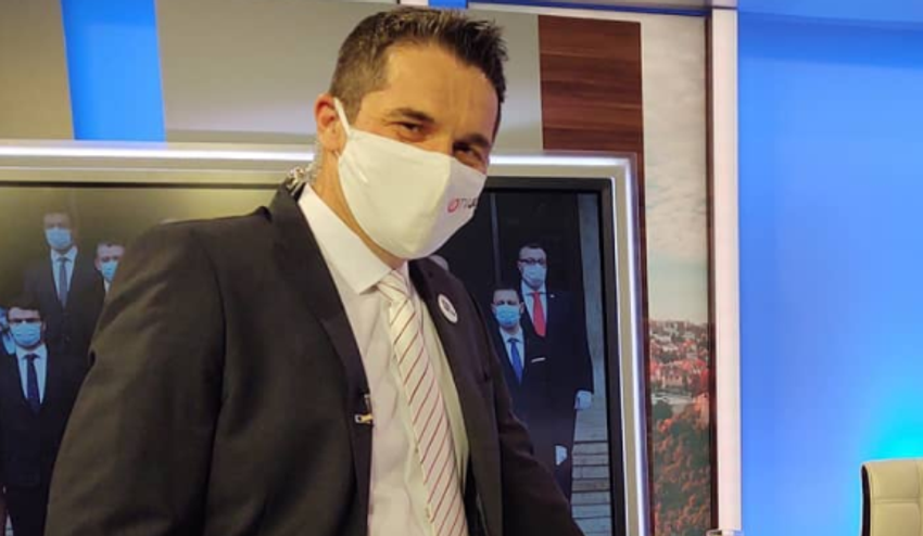 Ján Mečiar prekvapil radikálne zmeneným imidžom: Aha, akú hustú bradu skrýva pod rúškom!