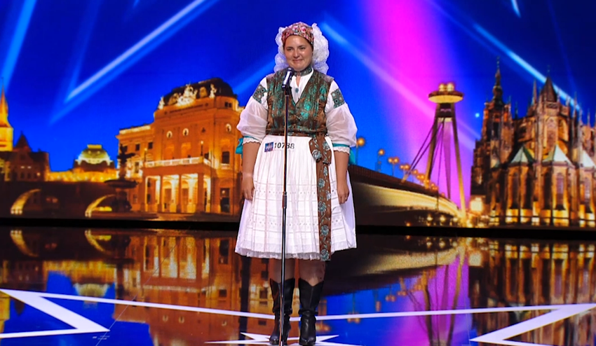 Toto jej folkloristi neodpustia: V kroji odpálila skladbu Zombie ako pani!