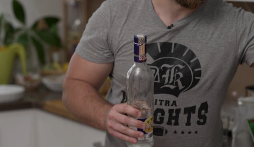 Ako chutí americká kuchyňa s pridaním obľúbenej ruskej ingrediencie? Dnes to zistíme v Bez servítky!