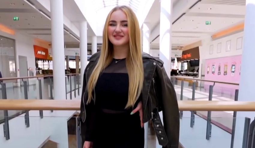 Hodí sa čierna kožená bunda naozaj ku každému outfitu? Takto to vidí porota z Maniačok!