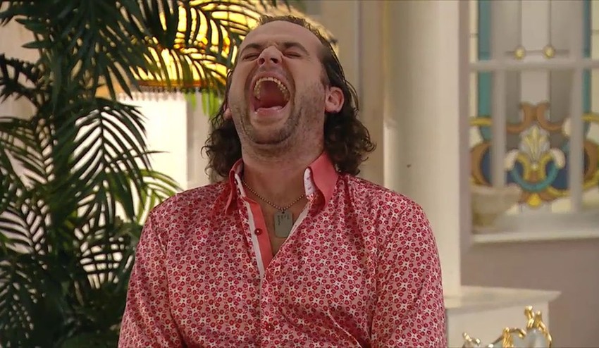 Miezgov výbuch smiechu vás dostane: Čo herca tak veľmi rozosmialo?