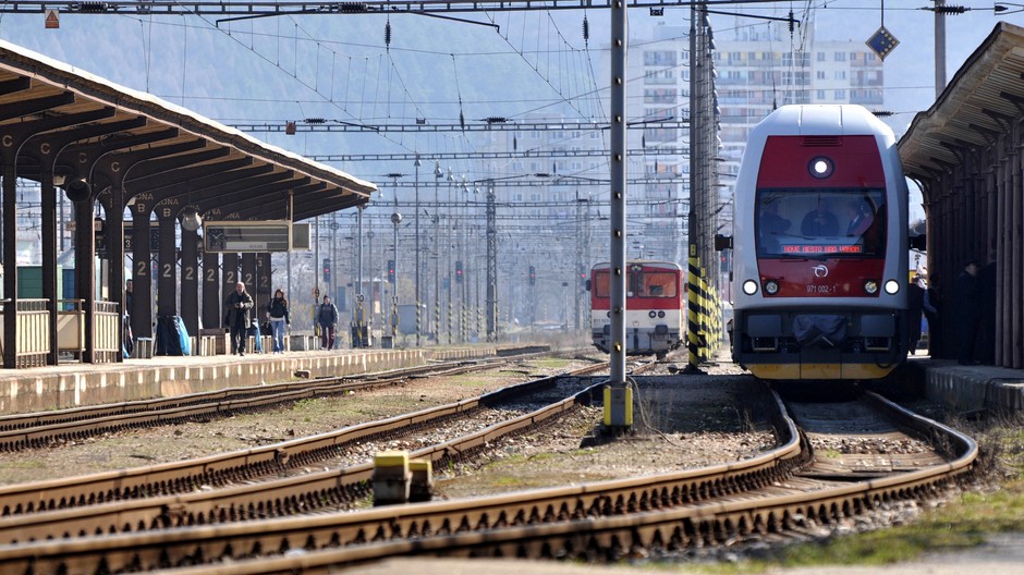 železničná stanica vlak ilustračné foto