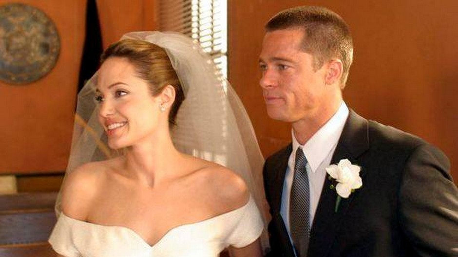 Angelina Jolie a Brad Pitt na svadbe