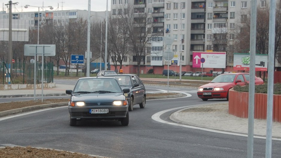 kruhovy objazd michaloce krizovatka na ceste I/50