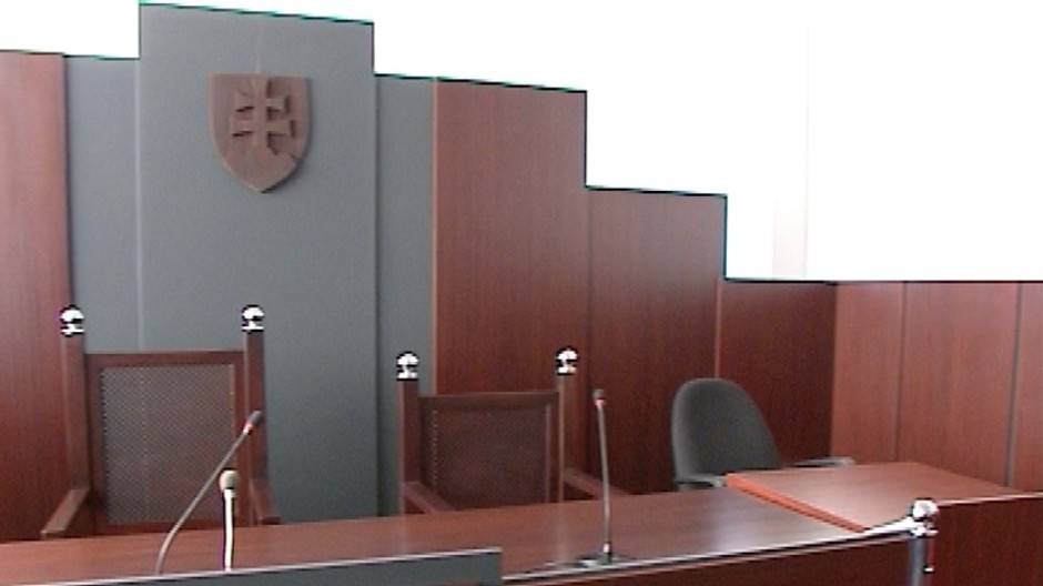 súd stôl sudcovský prázdny cast