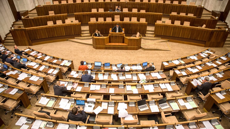 parlament plénum ilustračné foto