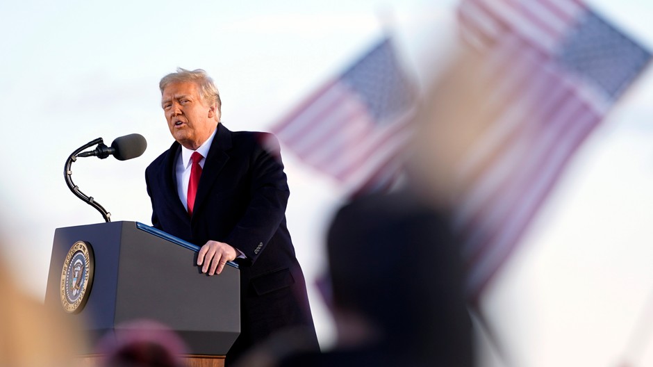 Trump upúšťa Biely dom