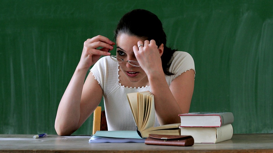 učiteľka škola okuliare ilustračné foto