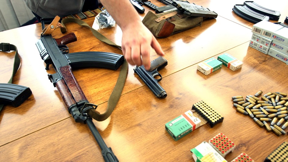 zadržané zbrane pištole samopal náboje