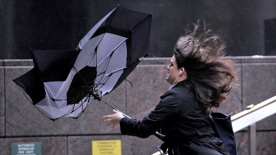 zena dazdnik pocasie, vietor dazd