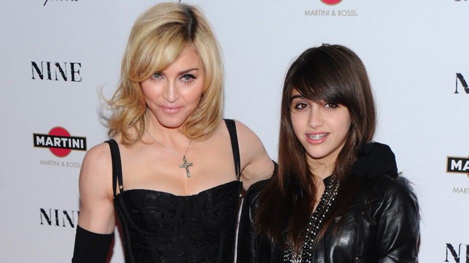 Madonna a dcéra Lourdes, busty, biele pozadie