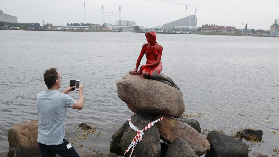 Dánsko, Kodaň, pomaľovaná socha