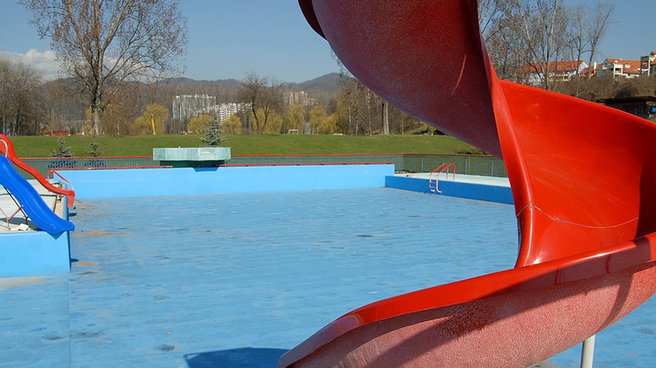 kupalisko banská bystrica prazdne voda smykalka