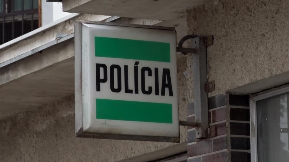 Muž, ktorého polícia zadržala na R1 pre drogy, sa v cele obesil179