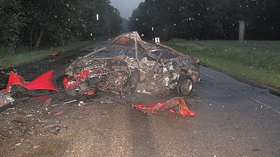 Zrážka policajného auta s oprotiidúcim si vyžiadala štyri obete