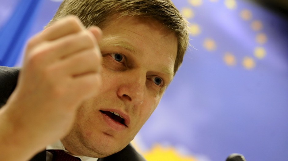 Robert Fico so zovretou pastou