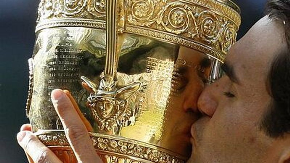 Federerova historicky 15. trofej