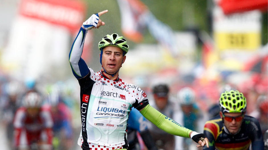 Peter Sagan okolo Švajčiarska gesto víťazstvo ruka hore