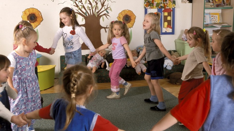 Škôlka deti sa hrajú