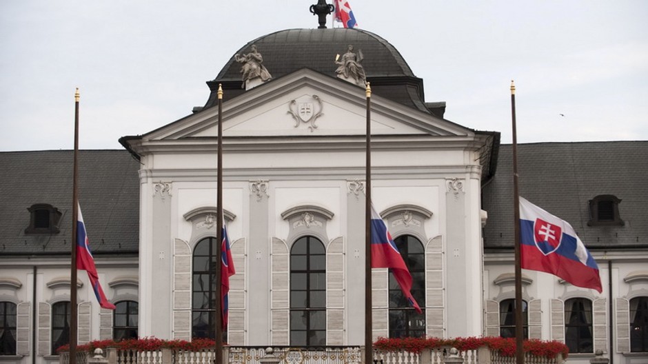 prezidentsky palac zastavy statny smutok