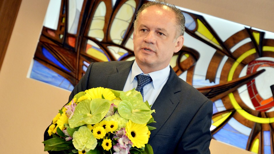 Andrej Kiska s kyticou