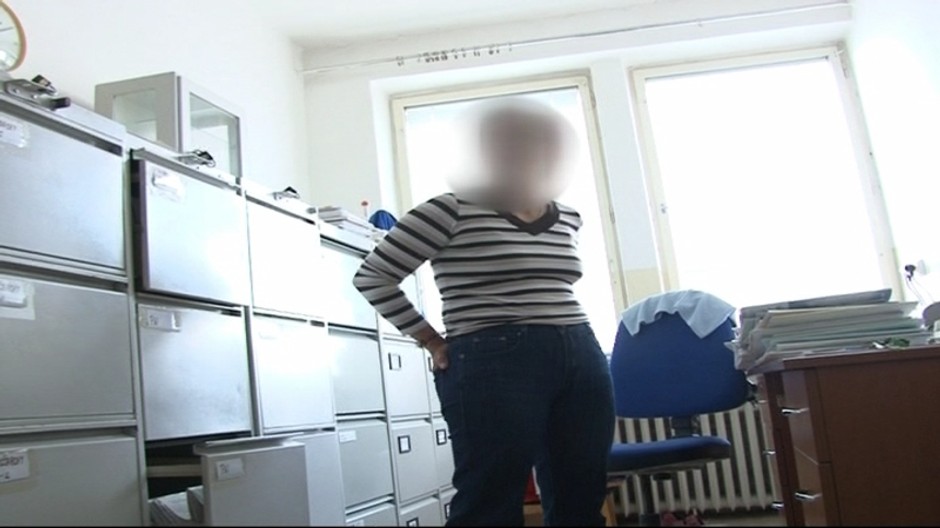 rozrastrovana zena v ambulancii