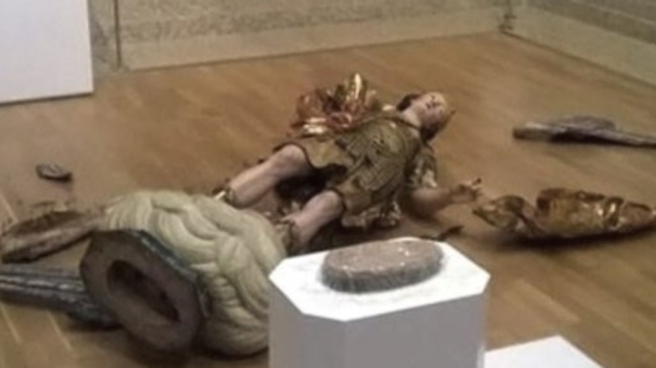 Zničená 200-ročná socha