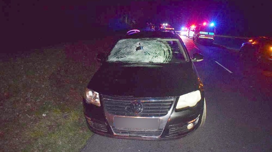 Zrazený chodec, dopravná nehoda (3) (cropped)