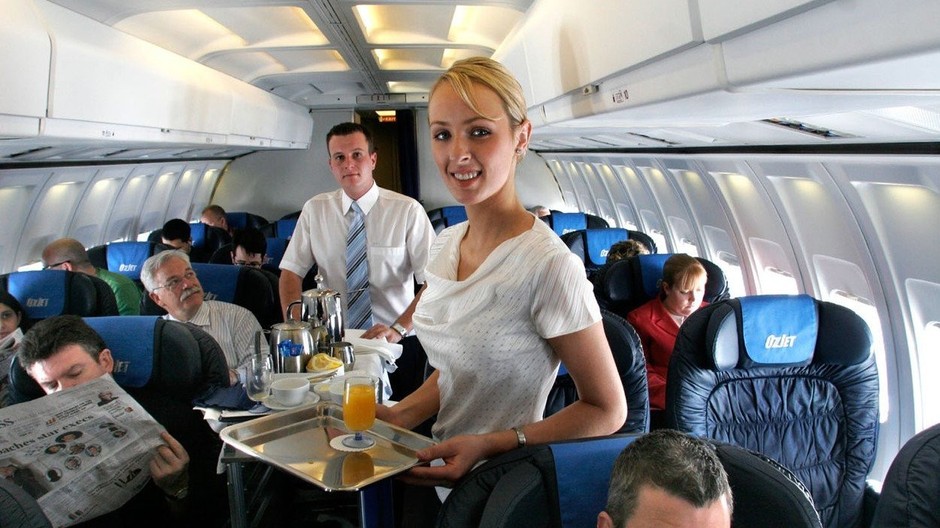 Letuška, paluba, lietadlo, jedlo (ilustračná foto)