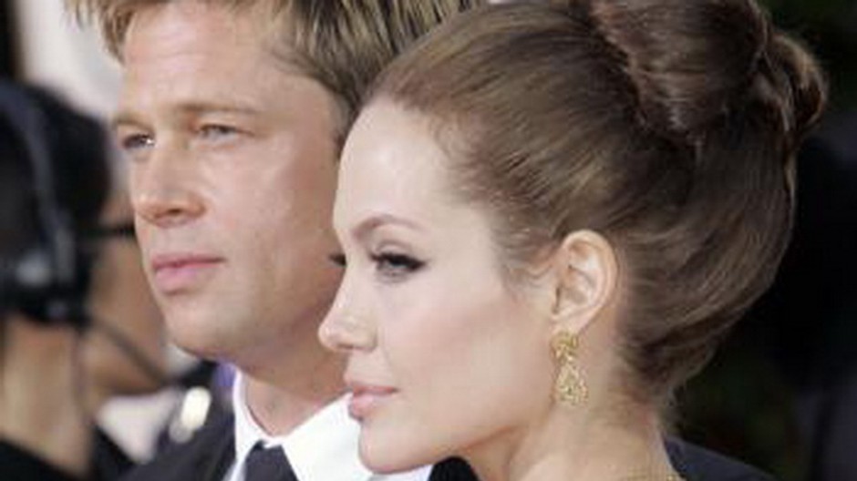 Angelina Jolie, profil, vlasy dohora, hore