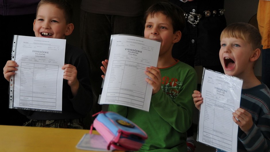 traja mali ziaci s vysvedcenim