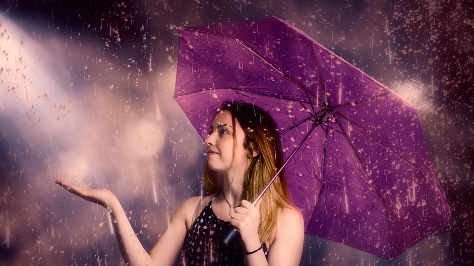 Dážď, dievča, dofialova, dáždnik