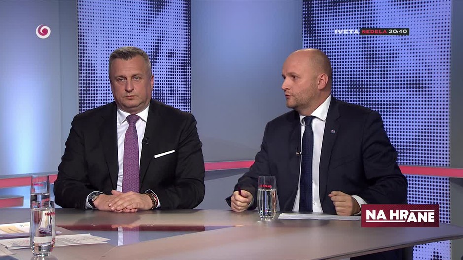 [multi] Na hrane 296