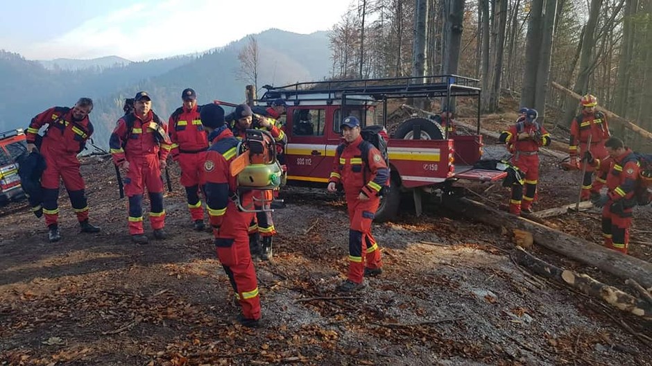 Požiar v Gaderskej doline hasia hasiči už tretí deň. Zasahuje aj vrtuľník ministerstva