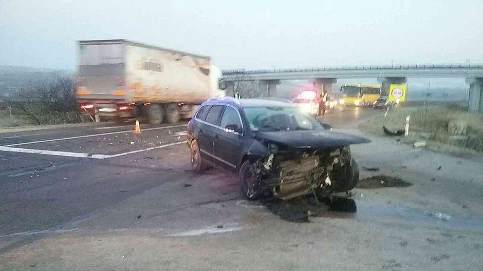 Nehoda pri Trenčíne. Medzi zranenými sú aj deti