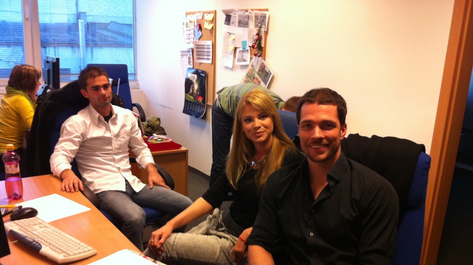 Dvaja sympaťáci, siloví akrobati, Petr a Zdeněk sú práve v tejto chvíli na návšteve v PROMI novinách. 

DAE MEN sa včera spolu s NH6 prebojovali do finále šou Česko Slovensko má talent. Dnes sa spolu so Stankou Pavolovou objavia v štúdiu PROMI novín a m