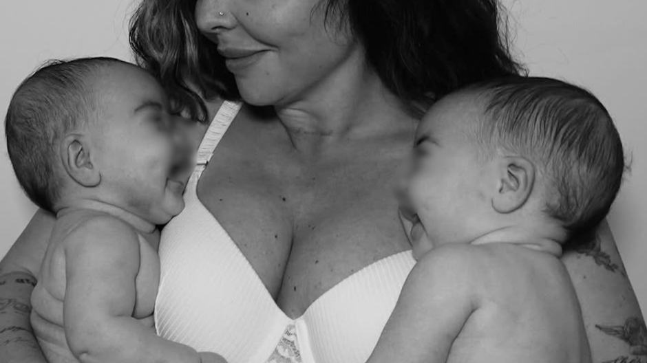 Jesy Nelson s dvojičkami