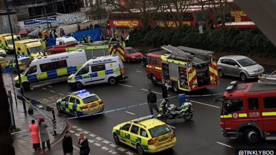 Auto vrazilo do chodcov aj v Londýne, sú vo vážnom stave.jpg