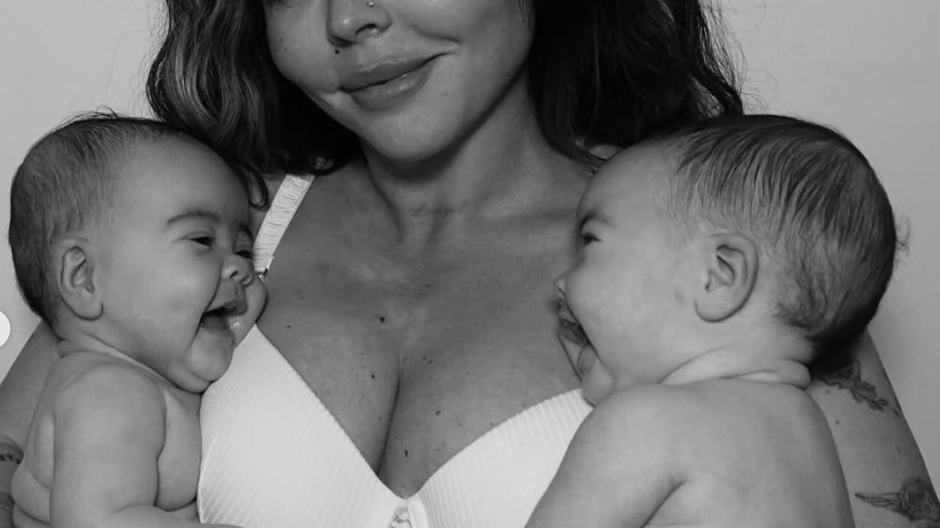 Jesy Neslon s dvojčatami