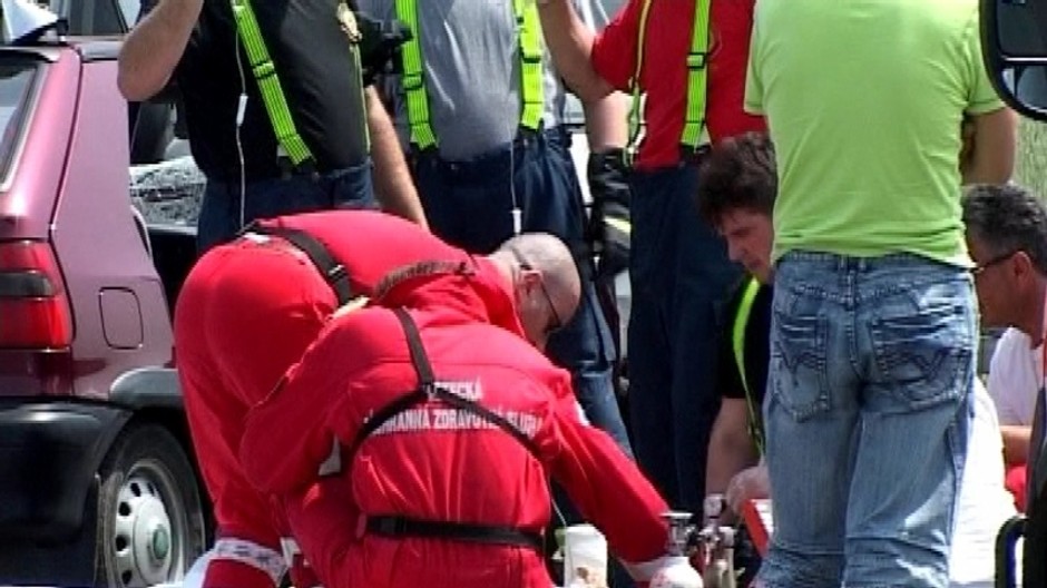 Záchranari chrbty oživovanie