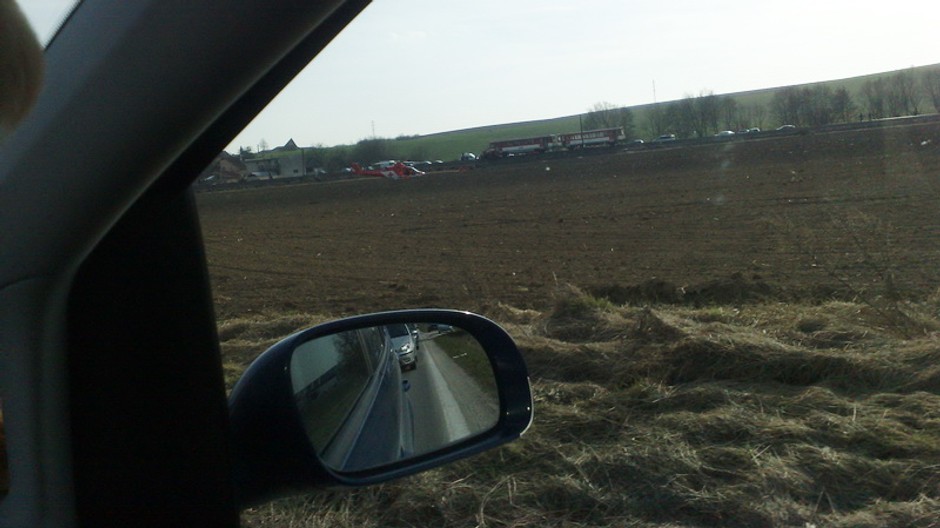 Dlhá kolóna áut pre zrážku vlaku a auta v Bánovciach nad Bebravou