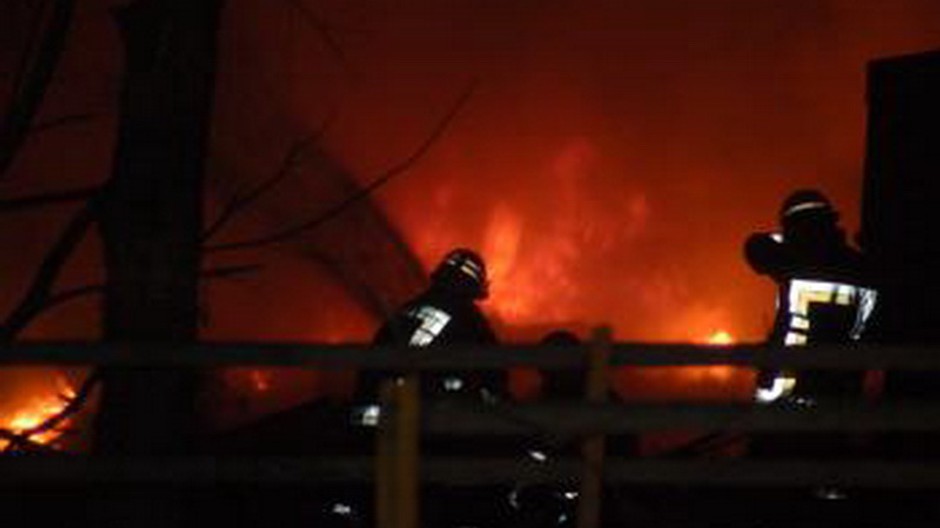 Požiar, oheň, plamene, hasiči