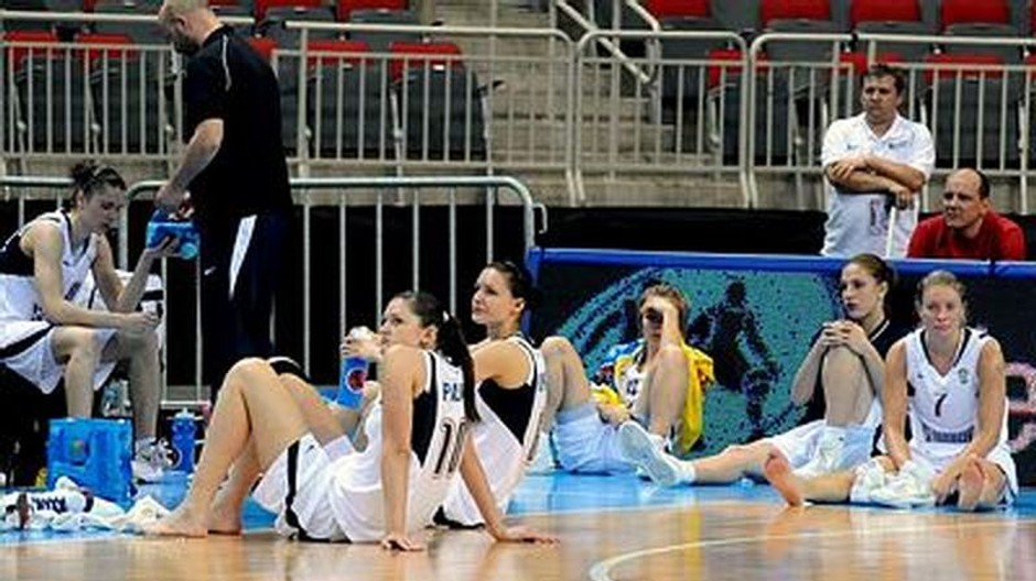 basketbalistky po prehre na ME