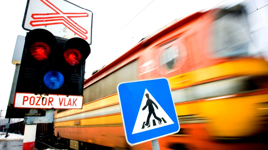 Vlak na železničnom priecestí